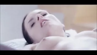 elle se fait un couple a la maison