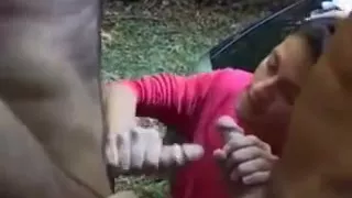 Schwuler Teenager wird von einem fetten Schwanz hart in den Arsch gefickt