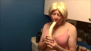 Naughty Gigi in pink - double dildo deep throat