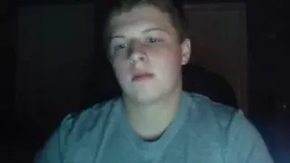 Süßer Junge mit fettem Arsch sperma auf der Kamera