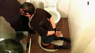 Erika aus Pinneberg ins Klo getunkt