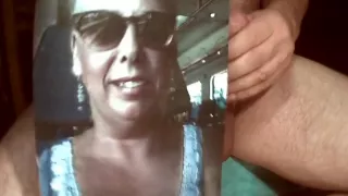 Tribut für Gorkamen - Gesichts-Cumshot in ihr Gesichtsloch