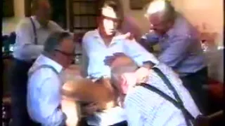 Velhos pegando novinha