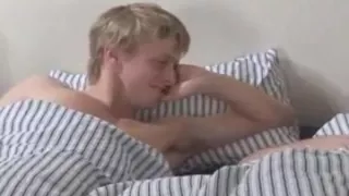 Schwuler Twink Sex Video mit zwei schönen Jungs