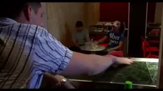 Schwuler Bareback-Porno zeigt geile Kerle beim Vögeln