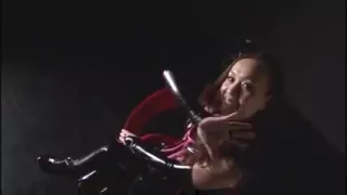 Herrin gibt ihrem unterwürfigen Sklaven einen Handjob