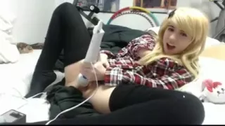 cute teen masturbates