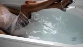 pink slip ( from the USA) in the bath .