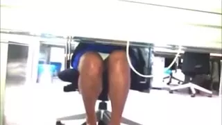 Upskirt im Büro