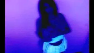 Sexy Transe wird mit Kondom gefickt