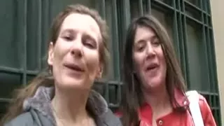 2 amatrices dans un club echangiste