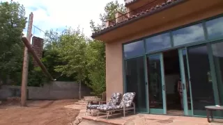 Sexy Luder genagelt, während der Ehemann zusieht