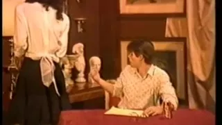 vintage transsexuelle Magd wird transsexuell auf einem Tisch gefickt