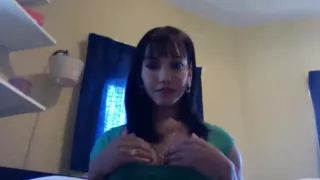 Cam Tgirl im sexy Kleid solo