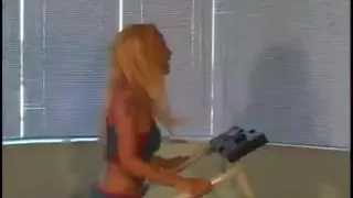 Sehr sexy Blondine wird von Kerl analed