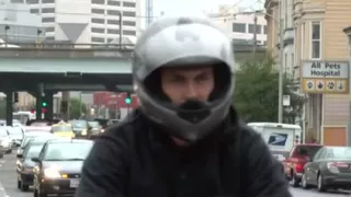 Muskulöser Biker fickt einen schwulen Kerl in den Arsch