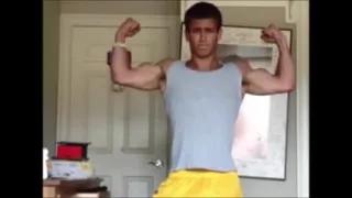 Splendid Bodybuilder Boy Exhib and Wank