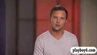 Horny singles having fun in the bathtub in Foursome mansion