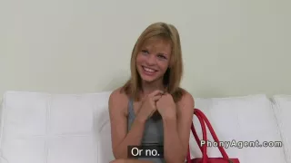 Amateur gets shaved cunt banged on casting