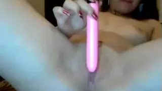 Sexy lady uses toys to cream her pussy on cam