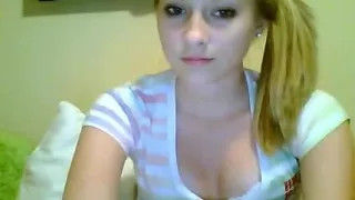 Hübsche blonde unreife Webcam Muschi spielen