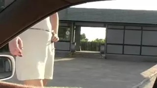 slut sucks in the car