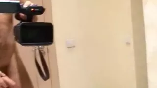 Wet immatures fingers in bath tub