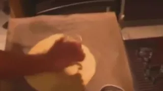 Dilettantin dunkelbraun wird gefickt und isst Sperma mit Fotzen