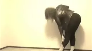 Chubby bimbo shakes her phat booty