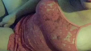 Reibe meine unreife Muschi hart mit dem Spielzeug