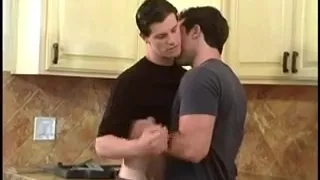 Reparateure in der Küche