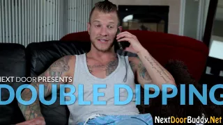 Der gemeißelte Kerl bekommt eine Gesichtsbehandlung