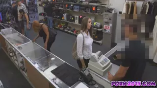 Andrea hatte eine schöne, glatt rasierte Muschi, und sie war ein totaler Innie