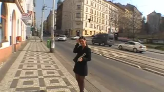 Babe gives stud a lusty blowjob