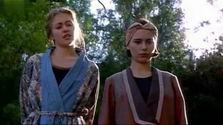 Elle MacPherson,Kate Fischer,Pamela Rabe,Tara Fitzgerald,Portia De Rossi in Sirens (1994)