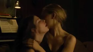 Isild Le Besco,Judith Davis in Je Te Mangerais (2009)