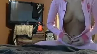 Iâ€™m dildoing my cunt on livecam