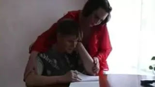 Russische Oma will einen Schwanz