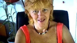 mature masturbates on webcam