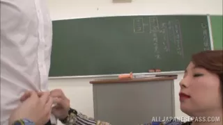 Sexy teacher Tamaki Nakaoka in group action