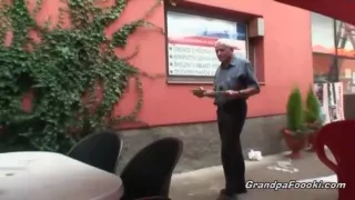 Mature slut piss and gives head