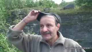 Sexy babe gives nice blowjob