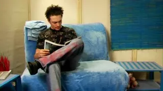 Delicious teen enjoys a kinky fetish sÃ©ance