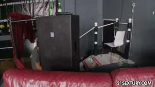 Threesome in the bar - part 1.