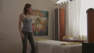 Sperma in der Kehle des Mädchens nach sanfter Massage