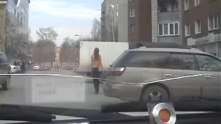 Cutie blow job paid off for taxi services