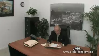 Chanel White fickt den Chef für einen Job