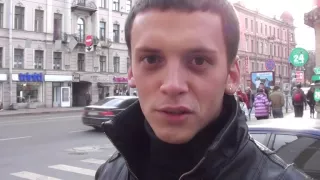 Blonde goes for risky outdoor blowjob