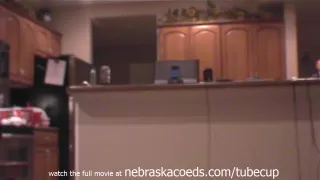 echtes Heimvideo von nuttigen Mädchen in der Wohnung Party