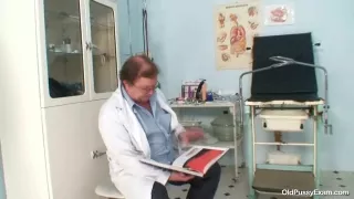 Big tits milf Agnesa perverted pussy examination